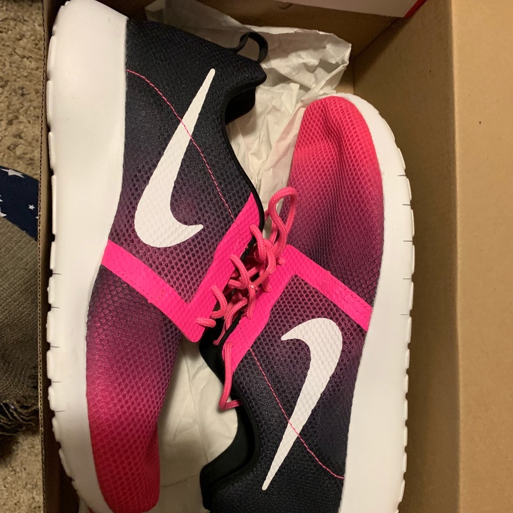 Nike roshe run flight weight gs 7y